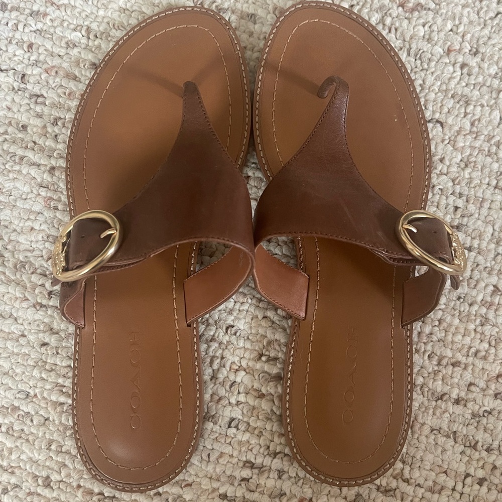 COACH LESLI Saddle Leather Gold Logo Women's Sandal